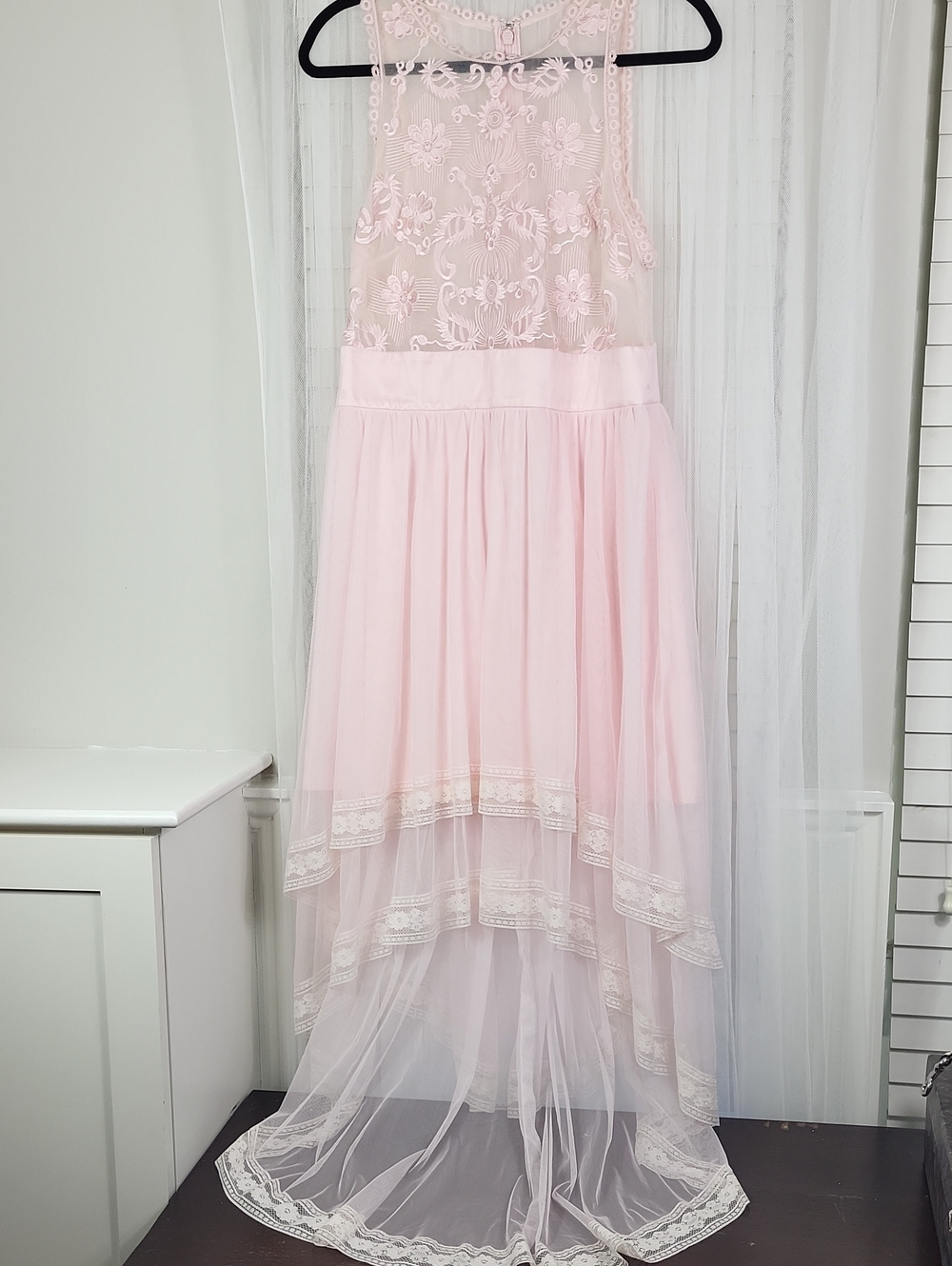 Embroidered tulle Pink Lace High-Low Party Dress. Size 12